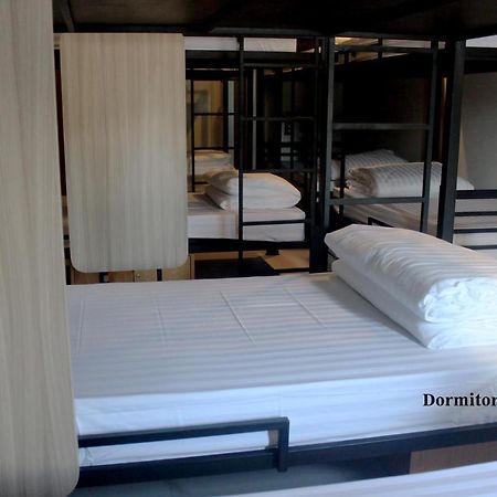 Phuket Marine Poshtel - Sha Plus Чалонг Екстериор снимка