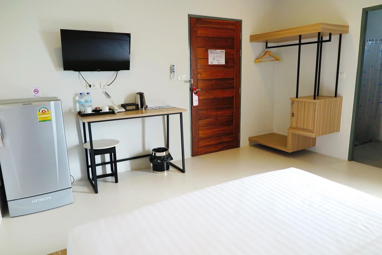 Phuket Marine Poshtel - Sha Plus Чалонг Екстериор снимка