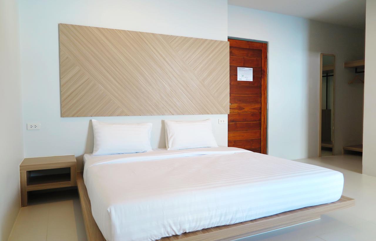 Phuket Marine Poshtel - Sha Plus Чалонг Екстериор снимка