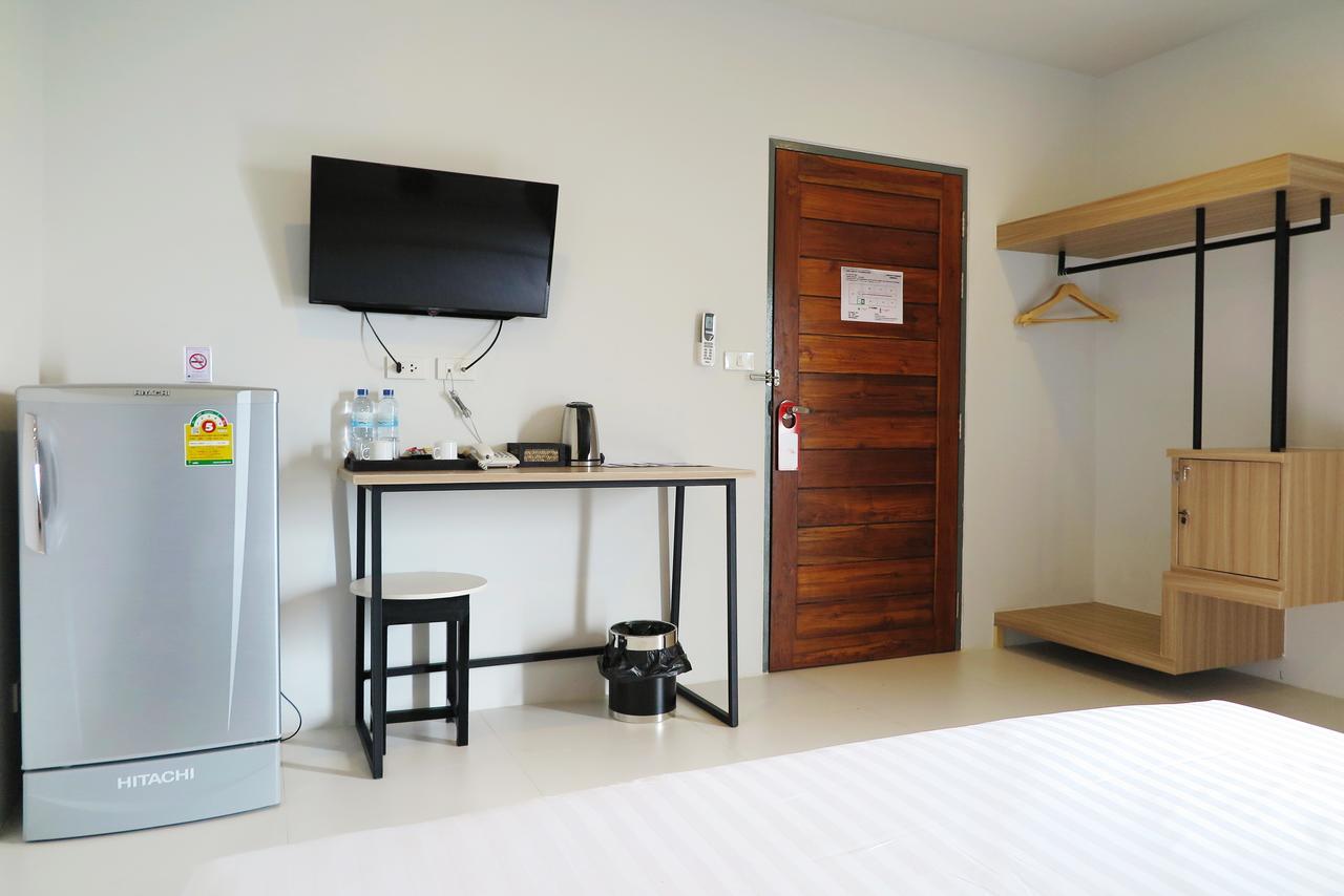 Phuket Marine Poshtel - Sha Plus Чалонг Екстериор снимка