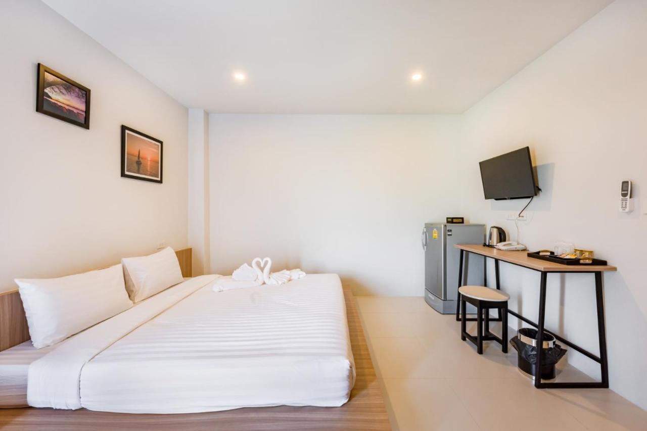 Phuket Marine Poshtel - Sha Plus Чалонг Екстериор снимка