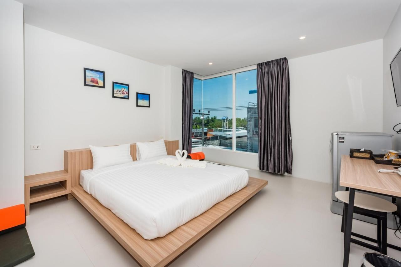 Phuket Marine Poshtel - Sha Plus Чалонг Екстериор снимка